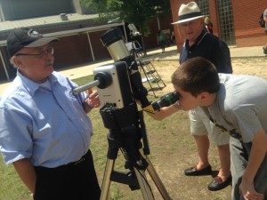 Dennis explains what is visible in his H-alpha scope.